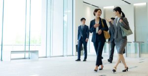 女性管理職の6割「管理職になりたいと思っていた」